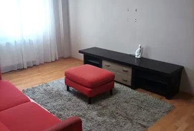Apartament cu 3 camere decomandat, mobilat în Nicolina