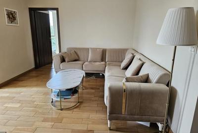 Apartament cu 3 camere decomandat, mobilat în Soarelui