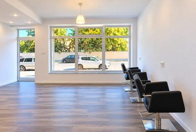 Spațiu comercial 52 mp | Salon Beauty / Barber echipat | Vitrină stradală - 3
