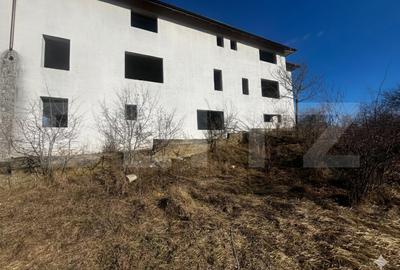 Casă individuală cu 12 camere în Exterior Sud