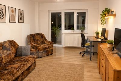 Apartament cu 3 camere decomandat, mobilat în Central