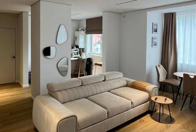 Apartament cu 3 camere semidecomandat, mobilat în Ultracentral