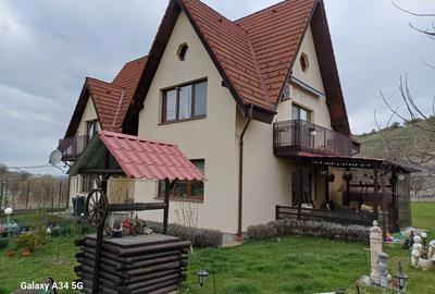 Casă individuală cu 7 camere în Florești