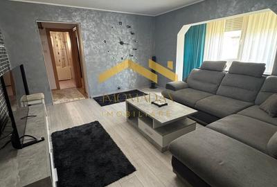 Apartament cu 3 camere decomandat, mobilat în Aradului