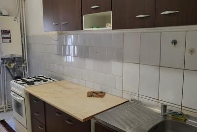De inchiriat apartament 2 camere, situat etaj 1 in bloc mic, zona Hotel Vrancea. - 9