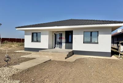 Casă cu 4 camere la alb de vânzare in Livada de Bihor - 1