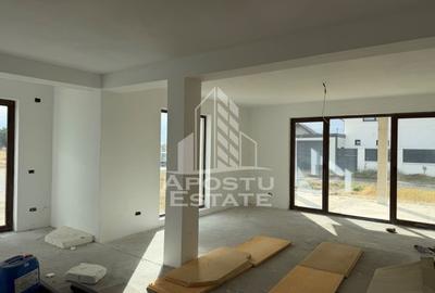 Casă individuală cu 5 camere în Remetea Mare
