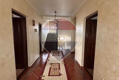 Casă / Vilă cu 8 camere de vânzare în Suceava - 20