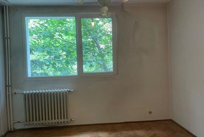 Apartament cu 4 camere semidecomandat în Titan