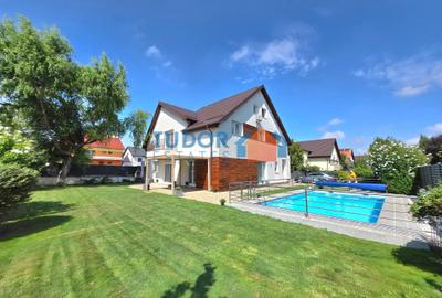 Renovated 6 Bedroom Luxury Villa with Private Garden, Swimming Pool & Sauna - 1