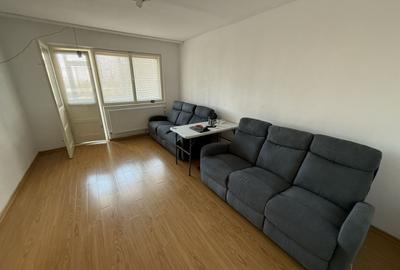 Apartament cu 3 camere decomandat în Casa de Cultură