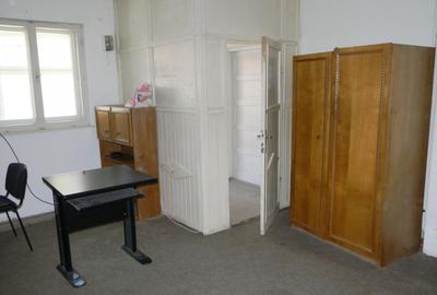Proprietate cu 2 hale si casa la inchiriat,teren 1350mp - 21