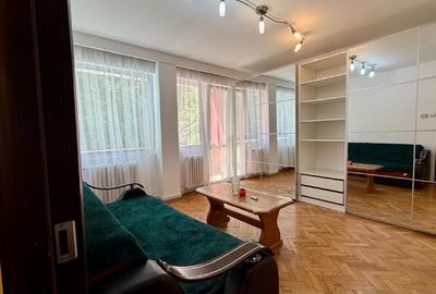 Garsonieră decomandată în Răcădău