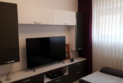 Apartament cu 2 camere decomandat în Metalurgiei