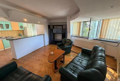 Apartament cu 3 camere decomandat, mobilat în Central
