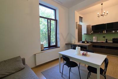 Apartament cu 3 camere semidecomandat, mobilat în Calea Victoriei