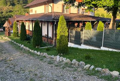 Casă de vânzare mai multe detalii la nr 0756709977 - 9