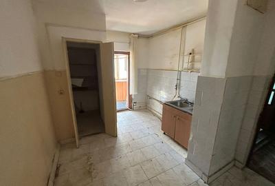 Apartament cu 3 camere decomandat în Gara