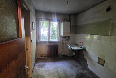 Vand apartament 2 camere neamenajat parter - 3