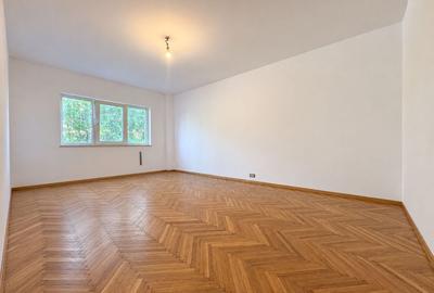 Apartament cu 3 camere decomandat în Lipovei
