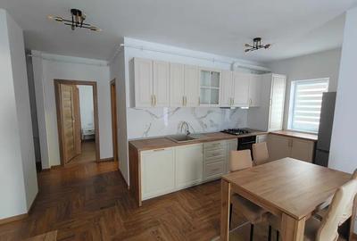 Apartament cu 3 camere decomandat în Turnișor