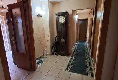 3 camere decomandate , centrala pe gaze, ,zona Dacia , pe SUD, pod  deasupra - 8
