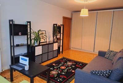 Apartament cu 2 camere semidecomandat, mobilat în Titan