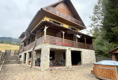 Casă individuală cu 13 camere în Colibița
