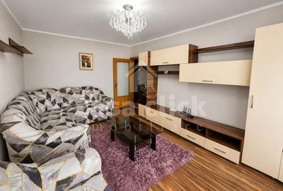 Apartament cu 3 camere decomandat în Piața Centrală