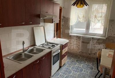 Apartament cu 4 camere decomandat, mobilat în Cetate