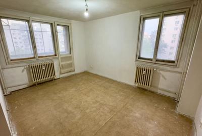 Apartament cu 3 camere decomandat în Lujerului