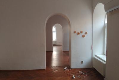 Inchiriere spatiu parter 3 camere Universitate - 2