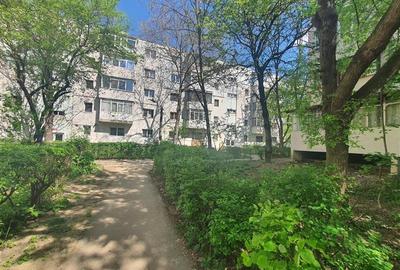 Apartament cu 3 camere decomandat, mobilat în Republicii