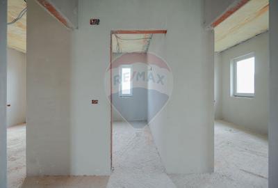 De vânzare casă semifinisată cu 3 camere, 455 mp teren, în Cihei - 2
