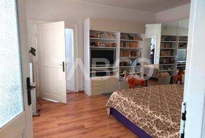 Casa si curte pretabila pentru 2 familii 980 mp teren liber Cisnadie - 3