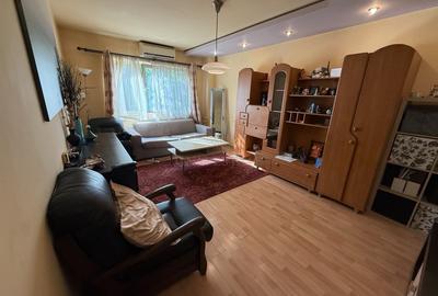 Apartament cu 3 camere decomandat, mobilat în Apusului