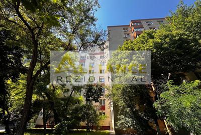 Apartament cu 3 camere decomandat, mobilat în Apărătorii Patriei