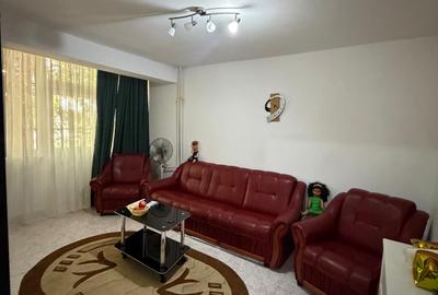 Apartament cu 3 camere decomandat în Sud