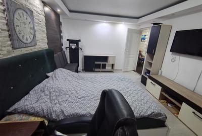 Apartament cu 3 camere decomandat în Nicolina