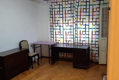Piata Kogalniceanu- Fac. de Stomatologie- metrou 7 min-bloc mixt - 3