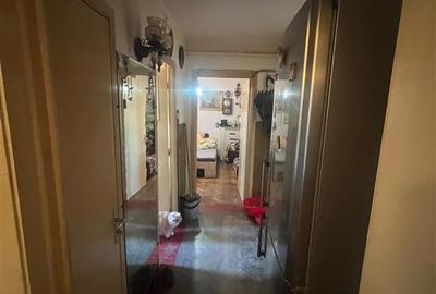 Apartament cu 3 camere semidecomandat în Podu Roș