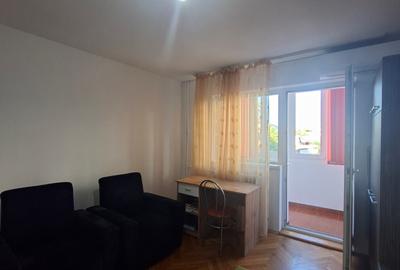 Garsonieră decomandată în Girocului