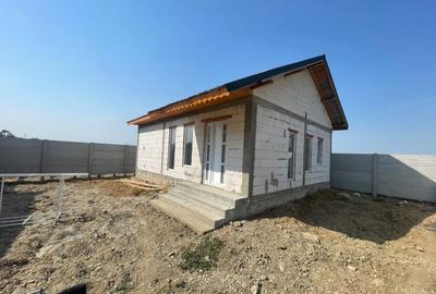Casă individuală cu 3 camere în Brestei