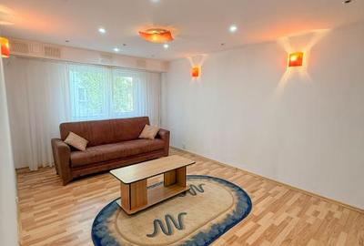 Apartament cu 3 camere semidecomandat, mobilat în Rahova