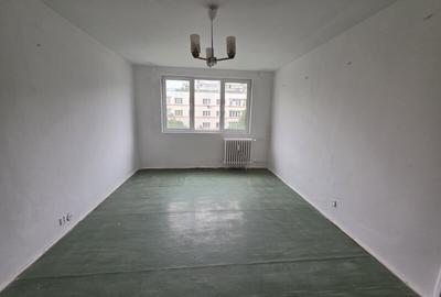 Apartament cu 3 camere semidecomandat în 1 Decembrie 1918
