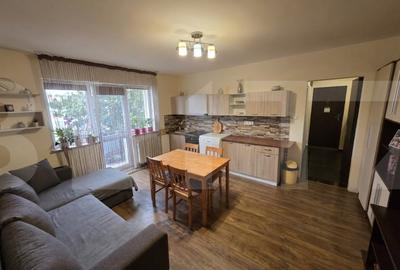 Apartament cu 2 camere semidecomandat, mobilat în Semicentral