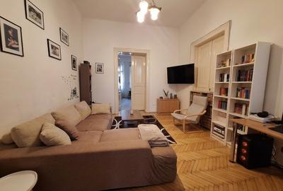 Apartament cu 4 camere circular, mobilat în P-ța Maria