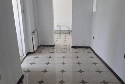 SPATIU COMERCIAL - 4 CAMERE - 3 GRUPURI SANITARE - CURTE - ZONA LINISTITA - CENT - 2