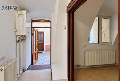 Piata Sfatului, 41 mp., ideal regim hotelier, de renovat la interior, acces usor - 14