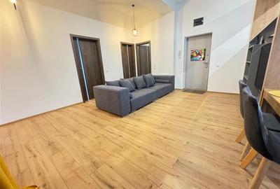 Apartament cu 4 camere semidecomandat, mobilat în Exterior Est